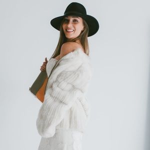 Meet your seller 😇